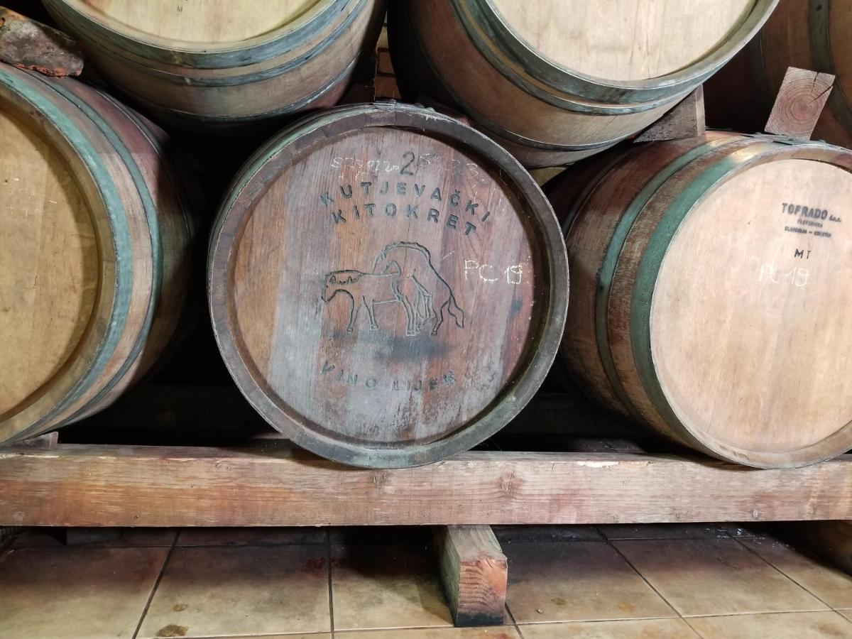 Wellness B&B Winery Sontacchi Kutjevo ภายนอก รูปภาพ